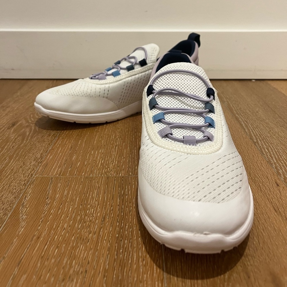Kelly & Katie Vebony slip on sneakers gently worn